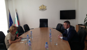 Посланик Арсен Схоян се срещна с  министъра на образованието и науката на Република България Анелия Клисарова