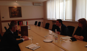 Посланик Арсен Схоян се срещна с  министъра на икономиката  и енергетиката на Република България