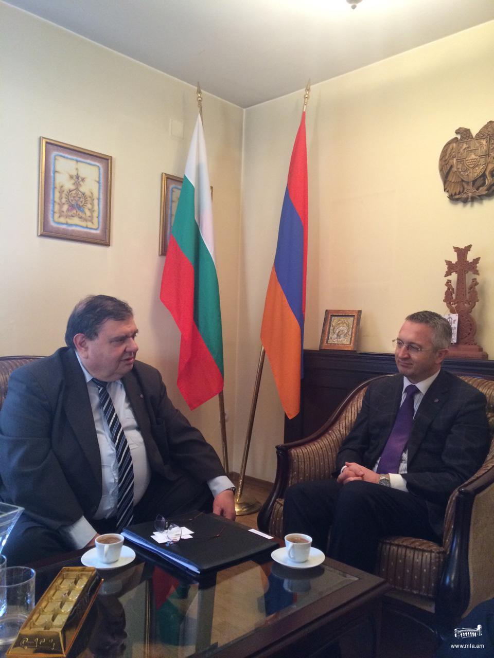 Посланикът на Република Армения се срещна  с председателя на „Хай Тад” за Европа Каспар Карампетян