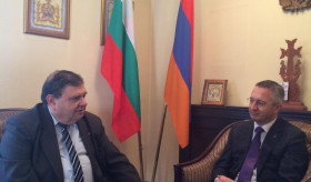 Посланикът на Република Армения се срещна  с председателя на „Хай Тад” за Европа Каспар Карампетян