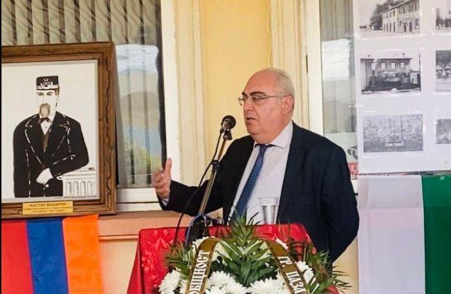 Посланик Едигарян участва в церемонията по откриването на паметната плоча, посветена на арменецът Гаспар Бешерян